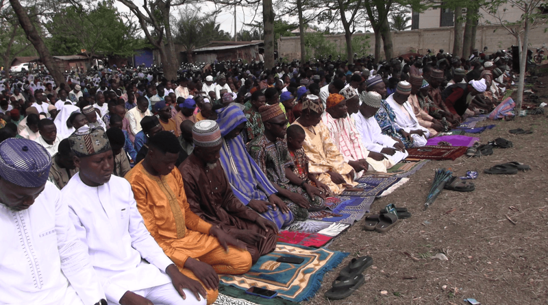 Célébration de l’Aïd el-Fitr à Lokossa : Prière, bénédictions et message spirituel pour marquer la fin du Ramadan