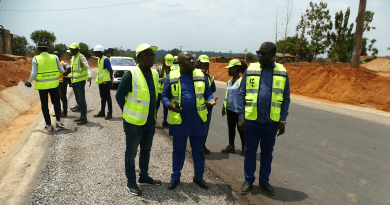 Le maire Gilchrist DAYALOR échange avec l'entreprise QGMI et salue l'action du gouvernement