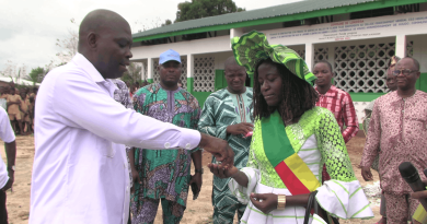 le Maire John Hounza invite les parents aux côtés des enseignants