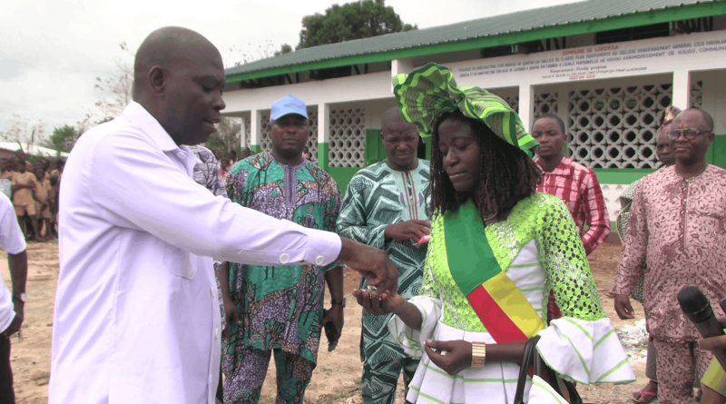 le Maire John Hounza invite les parents aux côtés des enseignants