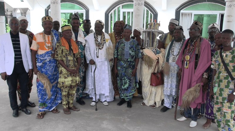 ‎Tradition, mobilisation et engagement pour le scrutin du 12 avril : Dakpè Sossou reçoit les dignitaires Xwla