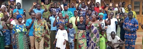 Solidarité à Dogbo : D’importants mobiliers offerts au centre des malades mentaux de Toyo par les associations « DIE VRIENDEN VAN ROULERS » et « DOGBO DOGBO »